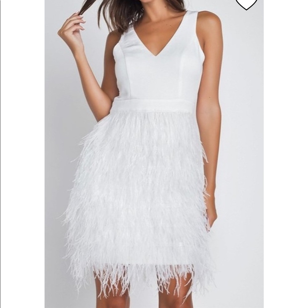 Minuet White Feather Dress Size Medium